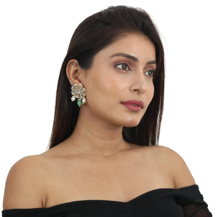 Round Small Pendent With Sea Green And White Moti Line Atteched Necklace With Tops