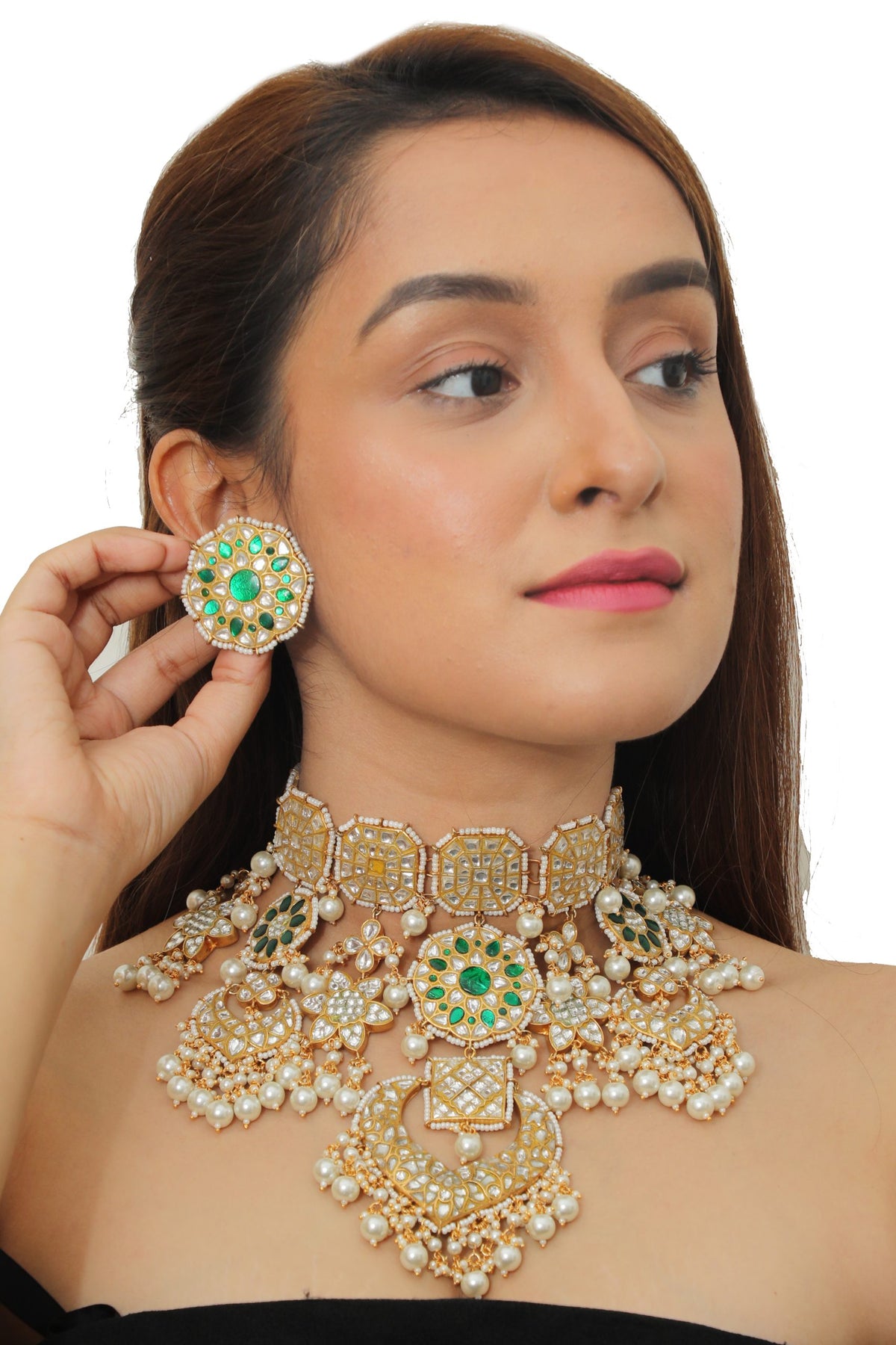 WHITE AND GREEN JADTAR STONE HEAVY BRIDAL NECKLACE SET WITH WHITE AND GREEN STUDS