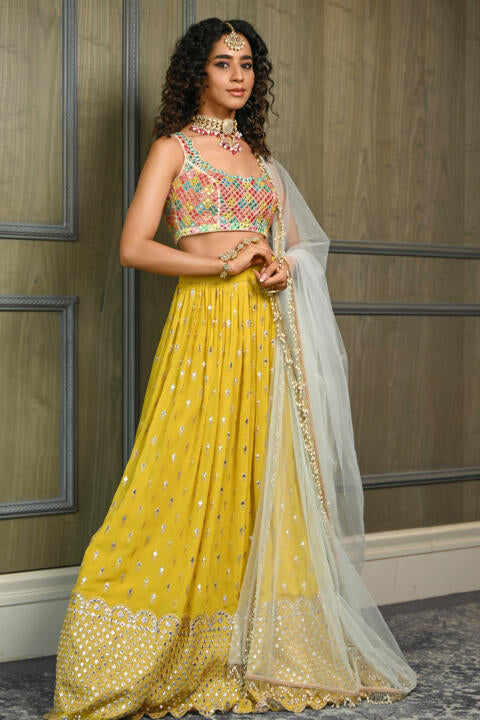 Jadtar Worked Classy Maangtikka With Pearls