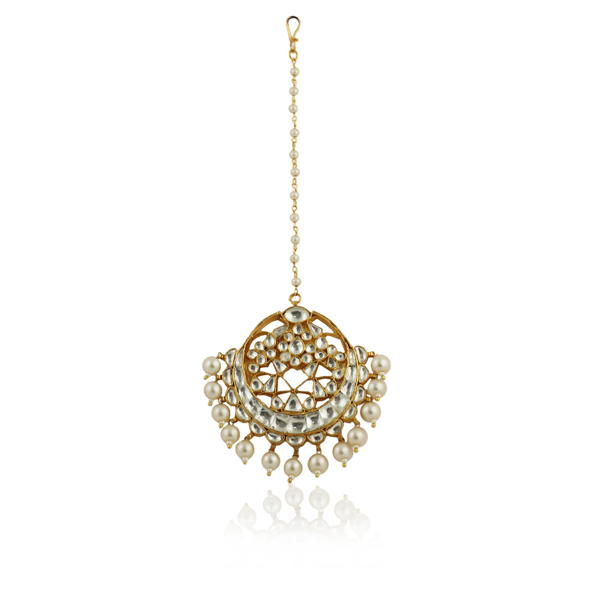 Tikka Studded With White Jadtar Stones And Beaded With Pearls