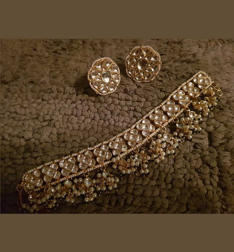 Classy chocker necklace with matching tops