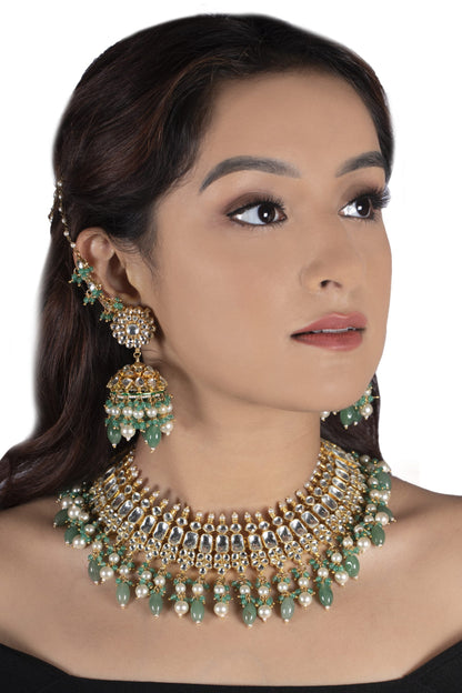 WHITE NECKLACE SET WITH LIGHT GREEN BEADS AND PEARL