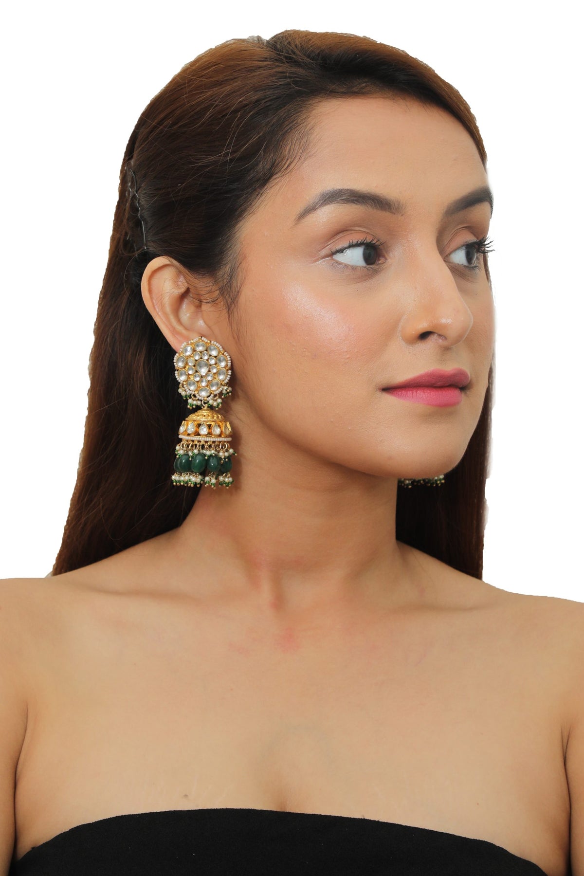  CHOKER NECKLACE SET WITH PEARL AND EMERALD GREEN BEADS, STUDDED WITH WHITE JADTAR STONES