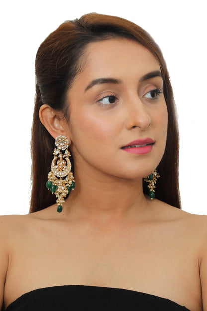 WHITE JADTAR STONE NECKLACE WITH GREEN BEADS