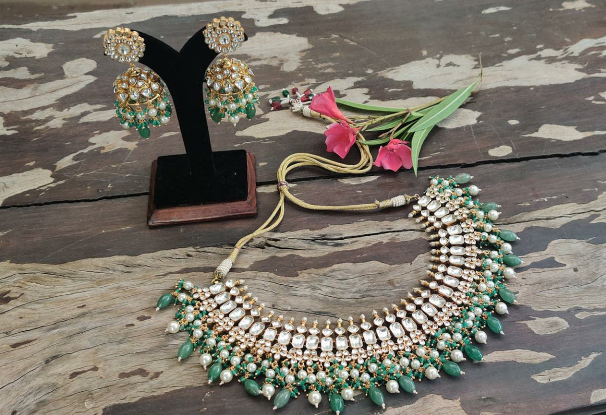 WHITE NECKLACE SET WITH LIGHT GREEN BEADS AND PEARL