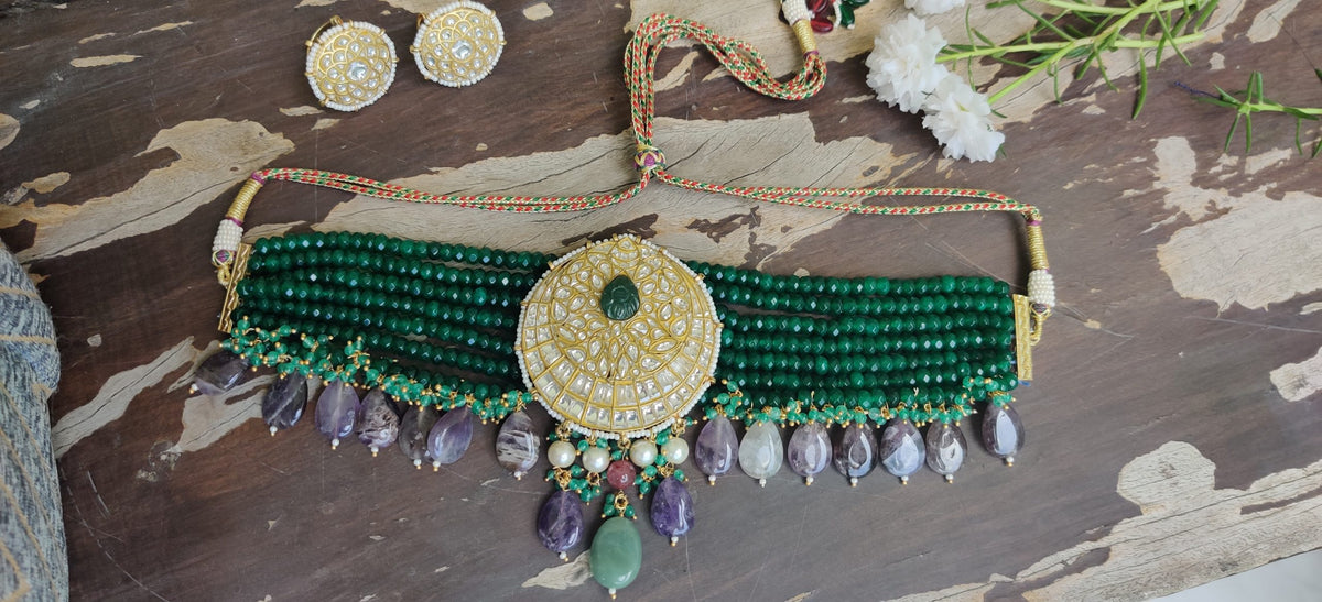 WHITE STONE PENDANT WITH  SMALL GREEN BEADS 7 LINE