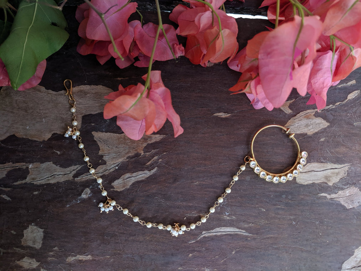 DELICATE NOSE RING WITH WHITE JADTAR STONES