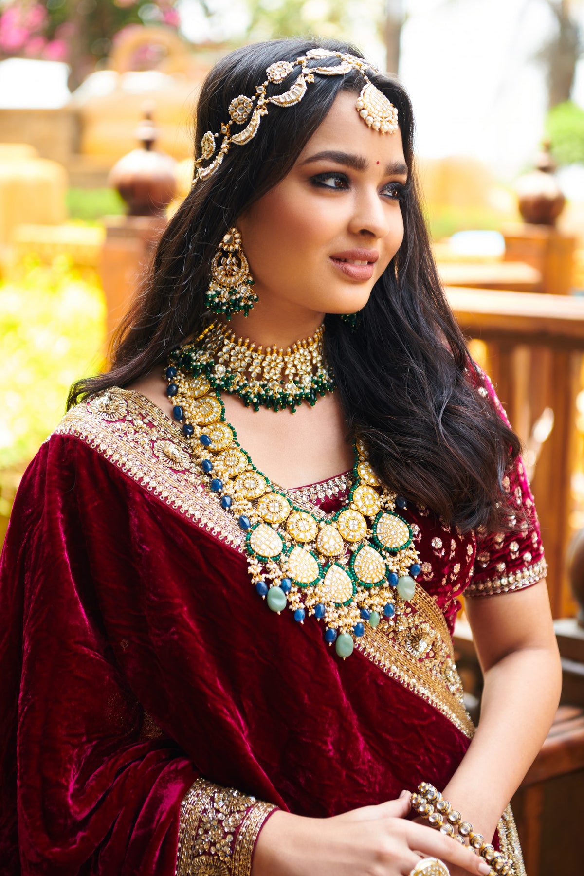 WHITE JADTAR STONE WITH SMALL GREEN BEADS NECKLACE SET
