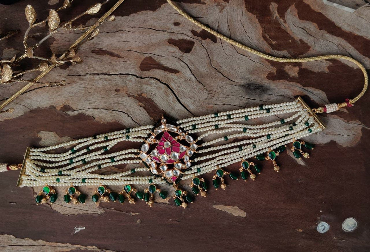 WHITE & PINK JADTAR STONE SMALL PENDANT WITH PEARL LINE NECKLACE GREEN HANGINGS