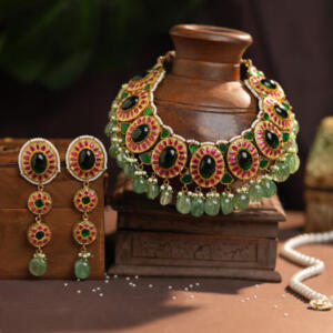 Mozonite necklace set with big emerald stone drops and jade hangings