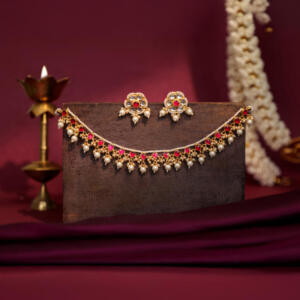 Delicate yet minimalistic single line festive wear necklace