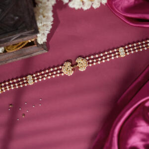 Delicate hairband mathapatti with pearl string and mozonite stones