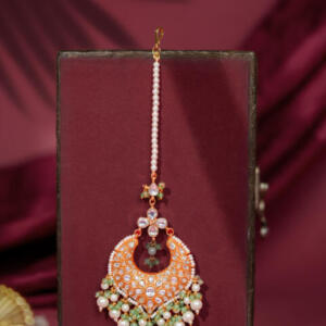 pastel green beaded maangtikka with pearl