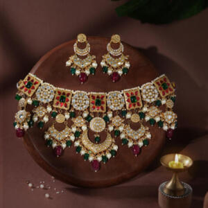 Emerald green beads and pearl Necklace set