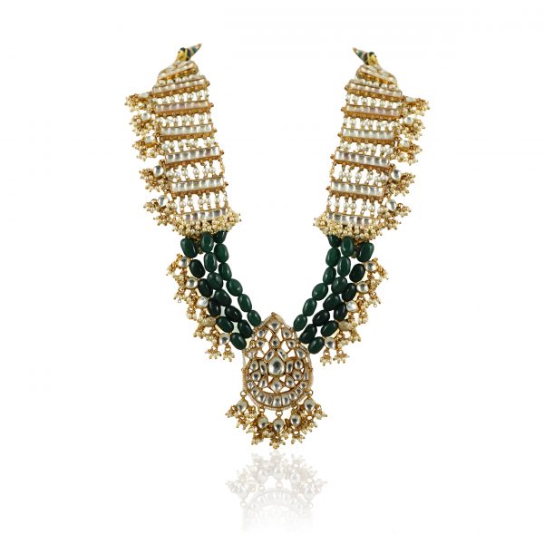 LONG NECKLACE SET WITH GREEN BEADS AND WHITE JADTAR STONE