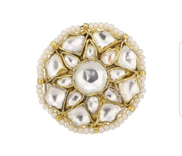 White Jadtar studded round shaped ring