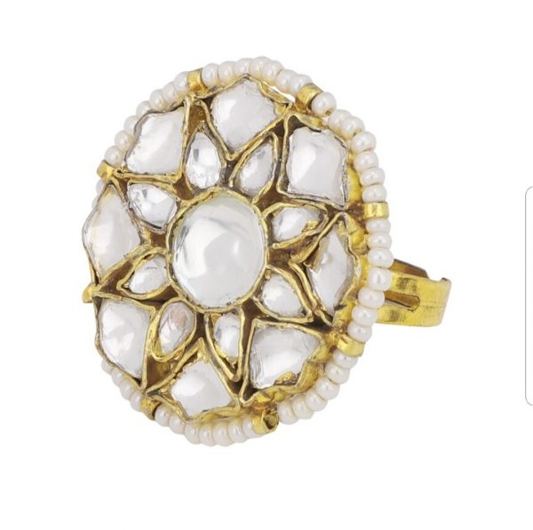 White Jadtar studded round shaped ring