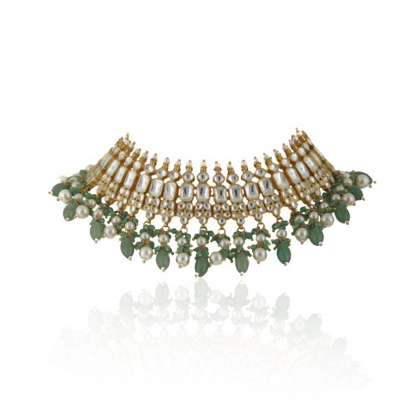 WHITE NECKLACE SET WITH LIGHT GREEN BEADS AND PEARL