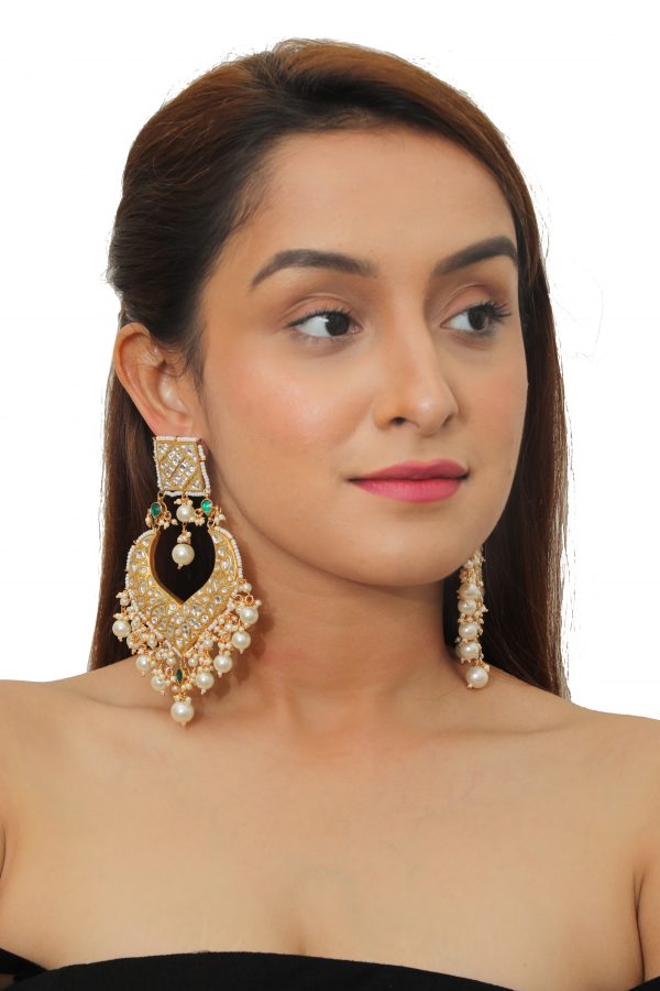 LONG CHAND BAALI EARRINGS WITH WHITE JADTAR STONES AND A TOUCH OF GREEN