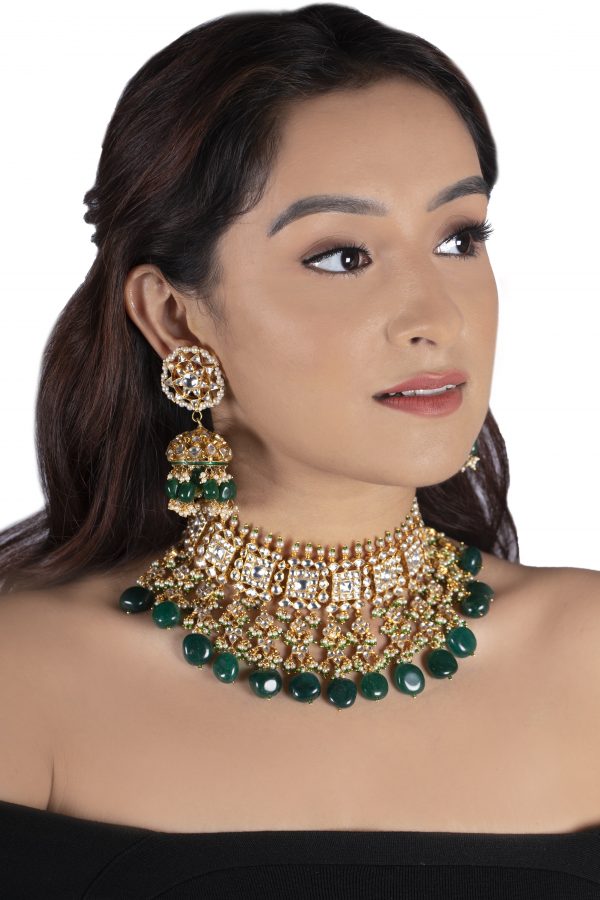 SQUARE SHAPE NECKLACE HANGING WITH BIG DARK GREEN BEADS
