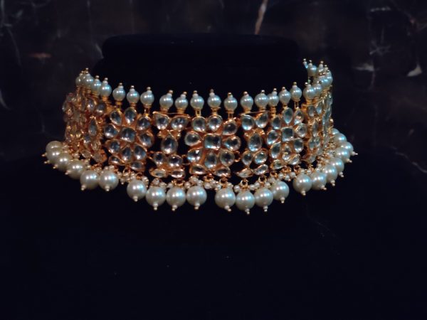 WHITE JADTAR STONE  CHOKER SET IN PEARL WITH JHUMKI
