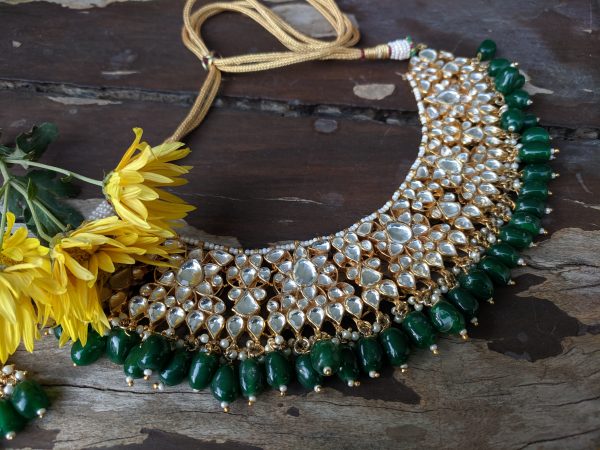 WHITE CHOKER SET WITH GREEN BEADS
