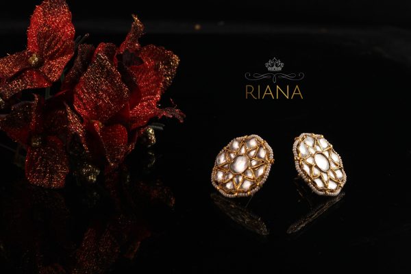 WHITE JADTAR STONE SMALL FLOWER STUDS EARRINGS