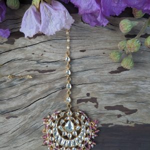 WHITE JADTAR STONE MAANG TIKKA WITH LIGHT PINK HANGINGS