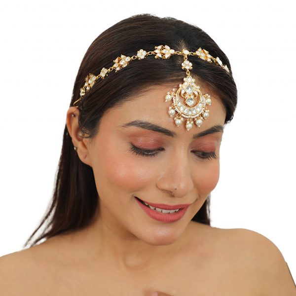 WHITE SQUARE SHAPE WITH WHITE PEARL HAIRBAND