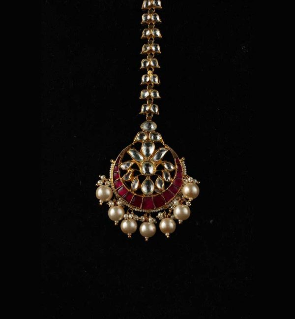 Red Jadtar studded maangtikka with pearls