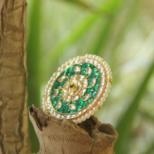 Bridal ring With green studed stones