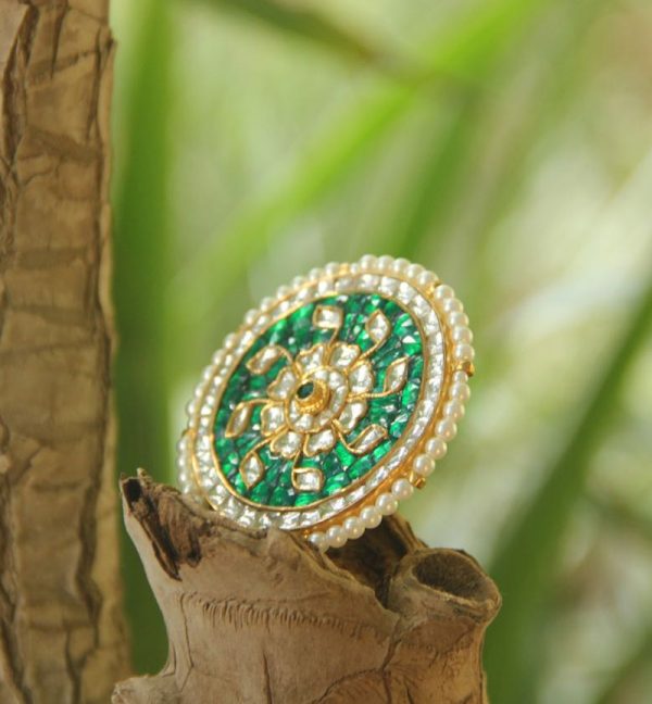 Bridal ring With green studed stones