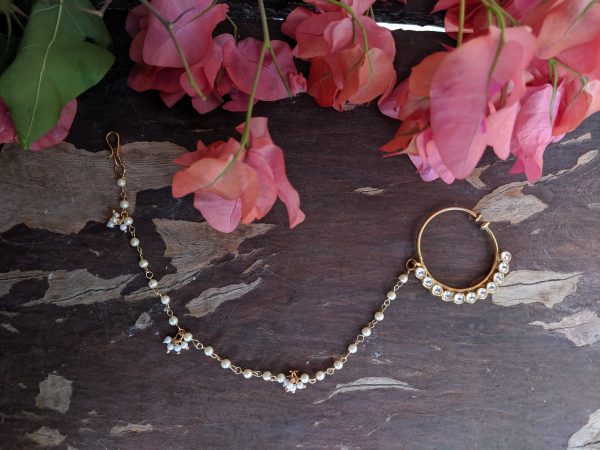 DELICATE NOSE RING WITH WHITE JADTAR STONES