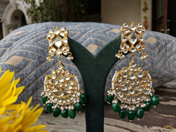 WHITE CHOKER SET WITH GREEN BEADS