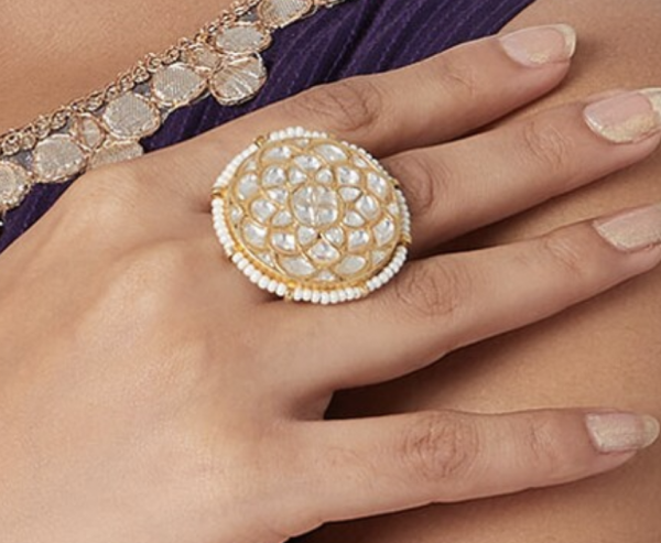 WHITE JADTAR RING