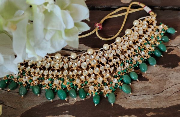 WHITE JADTAR STONE HEAVY NECKLACE WITH PEARL AND SEA GREEN BEADS