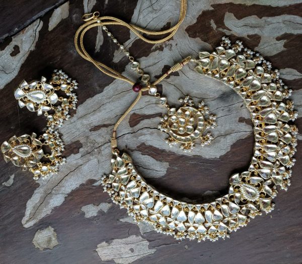 yellow stone jadtar necklace set beaded with a little touch of pearls