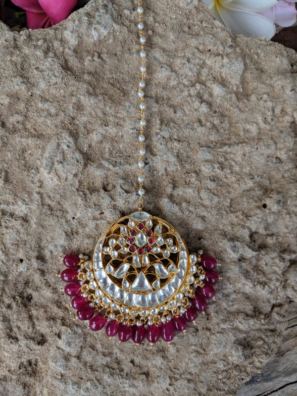 White Jadtar and Pink Pearl Studded Maang Tikka